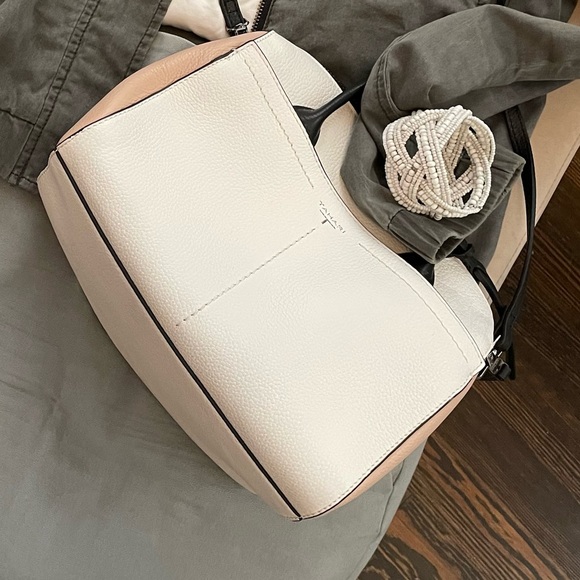 NWOT.Tahari handbag with shoulder strap option - Picture 2 of 11